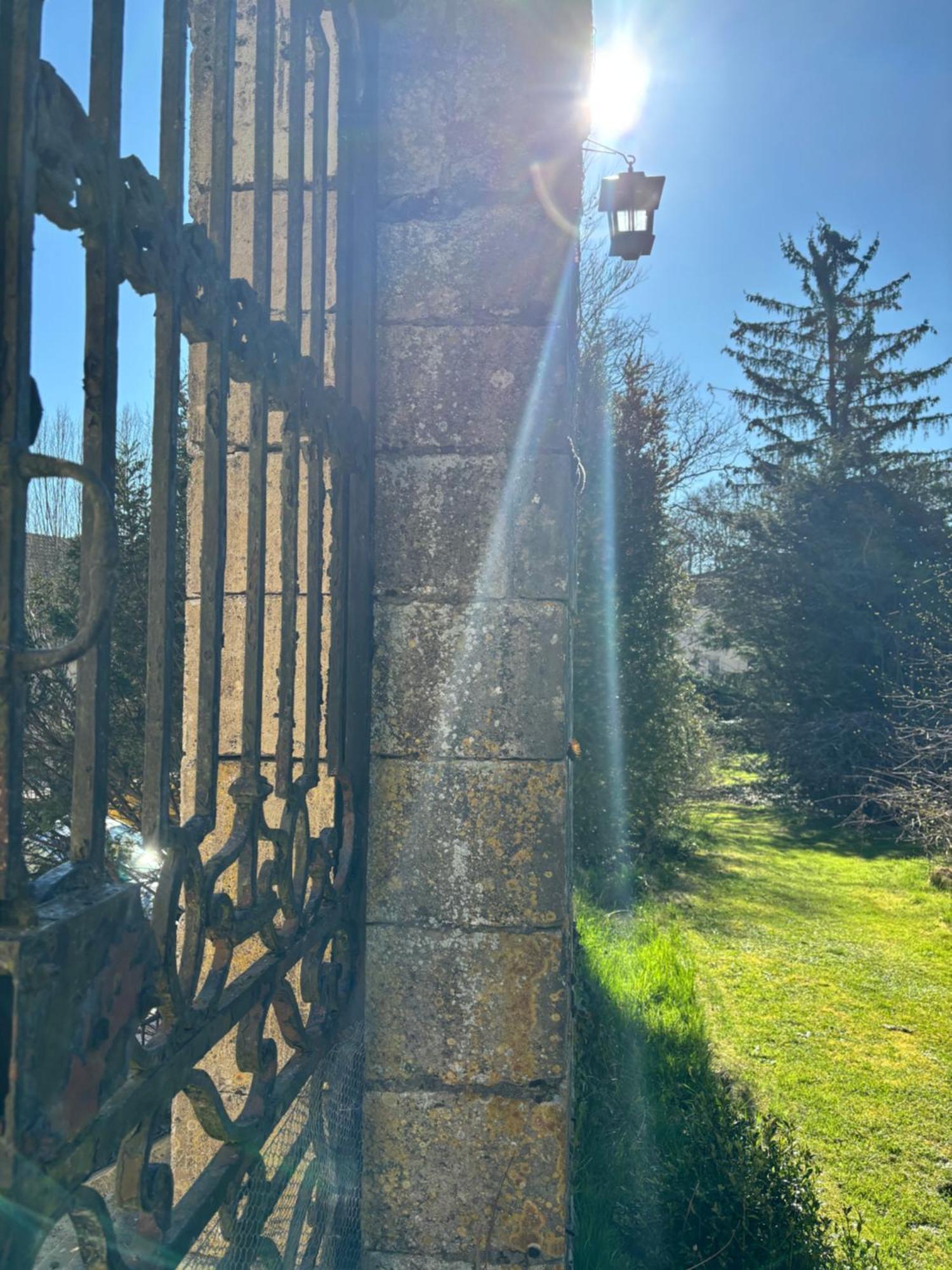 Chateau La Hussardiere Dampierre-sur-Salon Екстериор снимка